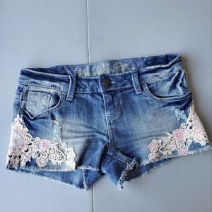 Vanilla Star Denim shorts With Crochet